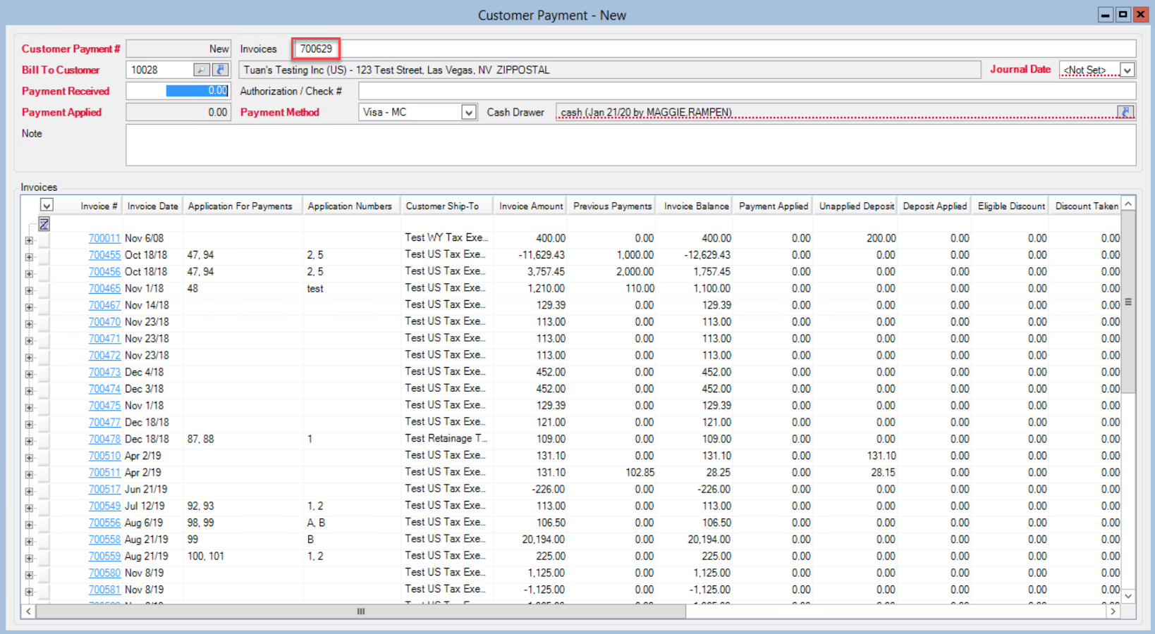 Customer Payment window; shows location of the Invoices field.